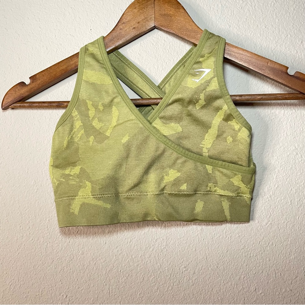 Gym Shark Adapt Camo Seamless Sports‎ Bra Size Small Color Savanna Griffin Green